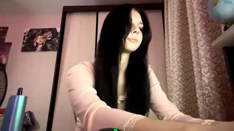 Isabella online show from October 29, 2025, 6:20 pm