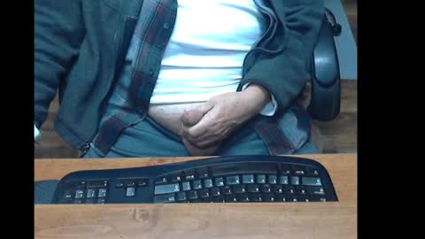 Snapshot of constantbater57 chatting on December 15, 2024, 6:18 am conastantbater57 online show from December 15, 2024, 6:18 am