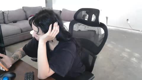 controllercutie online show from January 15, 2026, 1:37 pm