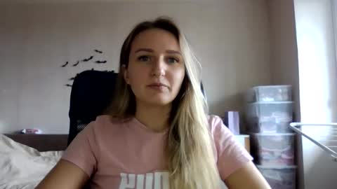 Snapshot of cora_fora chatting on November 3, 2025, 10:38 am cora_fora online show from November 3, 2025, 10:38 am