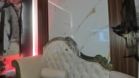 Coralie Bronson online show from October 24, 2025, 4:20 am