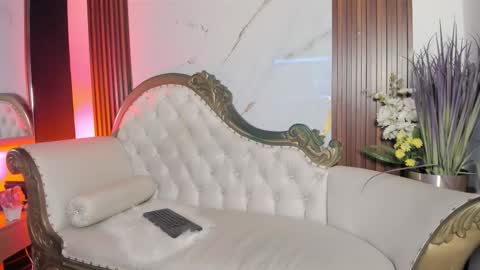 Coralie Bronson online show from December 4, 2025, 8:39 pm