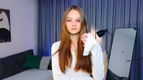 Lia online show from November 10, 2025, 3:55 pm