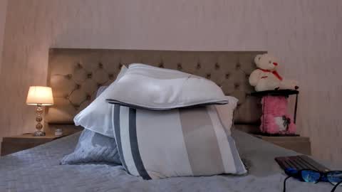 corinabrown_ online show from February 6, 2025, 2:58 pm