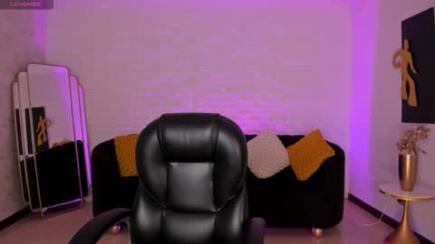 Corinne Russo online show from December 23, 2025, 5:05 am