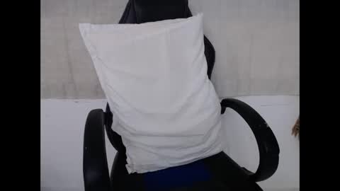 corolaxxl online show from November 25, 2025, 2:00 am