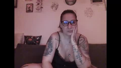 corsetlady online show from December 25, 2024, 5:47 pm