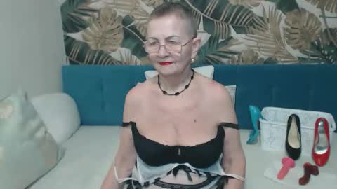 Snapshot of corssika chatting on November 4, 2025, 7:35 pm corssika online show from November 4, 2025, 7:35 pm