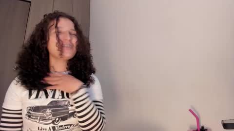 Snapshot of cositarika__ chatting on October 4, 2025, 2:48 pm Lunita online show from October 4, 2025, 2:48 pm