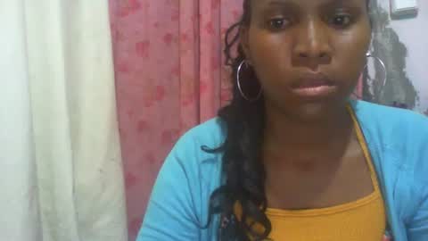 Snapshot of couleur_vanille chatting on February 1, 2025, 1:44 am couleur_vanille online show from February 1, 2025, 1:44 am