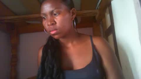 Snapshot of couleur_vanille chatting on March 6, 2025, 6:30 am couleur_vanille online show from March 6, 2025, 6:30 am