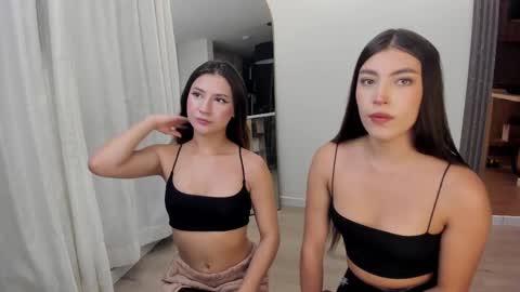 Snapshot of couple_funnyy chatting on March 11, 2025, 1:59 am couple_funnyy online show from March 11, 2025, 1:59 am