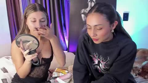 couple_funnyy online show from April 6, 2026, 1:25 am