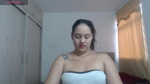  ALEJANDRO Y EMILY  online show from September 15, 2025, 1:22 pm