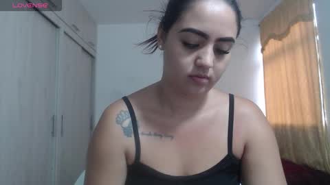  ALEJANDRO Y EMILY  online show from October 8, 2025, 1:31 pm
