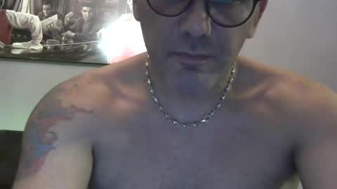 Snapshot of couplehootxxx chatting on January 17, 2025, 3:22 pm julia and don online show from January 17, 2025, 3:22 pm