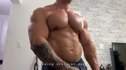 couplemuscle40 online show from February 11, 2026, 6:02 pm