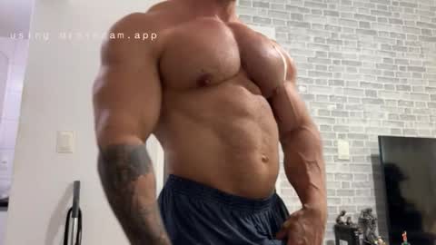 couplemuscle40 online show from February 19, 2026, 5:31 pm
