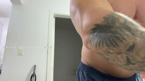 couplemuscle40 online show from April 15, 2026, 11:49 pm