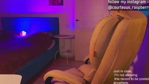 Snapshot of courteous_raspberrrry chatting on January 28, 2025, 3:14 pm Rose Roys my  online show from January 28, 2025, 3:14 pm