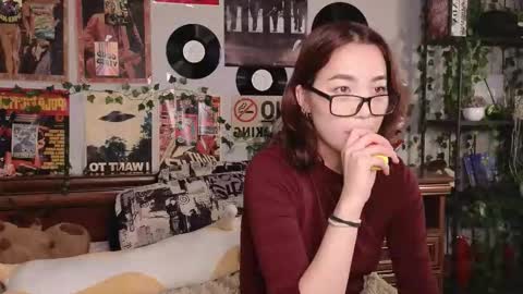 Yuna online show from November 9, 2025, 8:07 pm