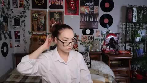 Yuna online show from November 16, 2025, 7:30 pm