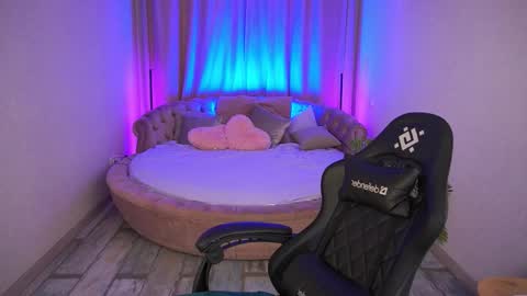 cozymell online show from November 27, 2025, 2:52 pm