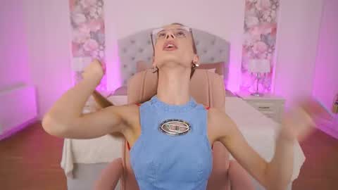 Snapshot of cozymell chatting on February 8, 2026, 1:47 pm cozymell online show from February 8, 2026, 1:47 pm