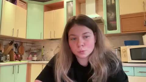 Snapshot of crave_elise chatting on October 22, 2025, 6:35 am Elise online show from October 22, 2025, 6:35 am