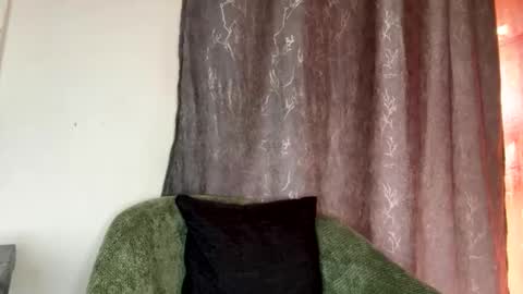 Snapshot of crave_meslowly chatting on April 10, 2026, 10:53 am Taliee online show from April 10, 2026, 10:53 am