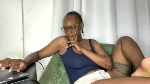 Snapshot of crave_meslowly chatting on July 1, 2026, 3:30 am Taliee online show from July 1, 2026, 3:30 am