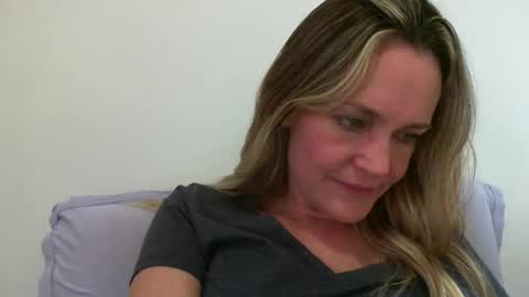 Anny online show from January 14, 2025, 6:49 pm