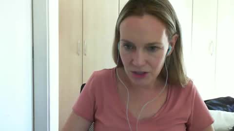 Anny online show from March 5, 2025, 1:17 pm