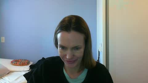 Anny online show from October 14, 2025, 10:49 am