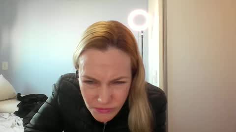 Snapshot of crazyanny chatting on June 3, 2026, 10:51 am Anny online show from June 3, 2026, 10:51 am