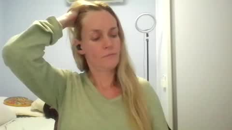 Snapshot of crazyanny chatting on June 17, 2026, 12:13 am Anny online show from June 17, 2026, 12:13 am
