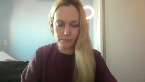 Snapshot of crazyanny chatting on June 17, 2026, 12:18 pm Anny online show from June 17, 2026, 12:18 pm