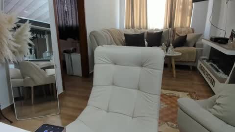 Snapshot of crazygirlsweet chatting on February 4, 2026, 12:55 pm LAURA online show from February 4, 2026, 12:55 pm