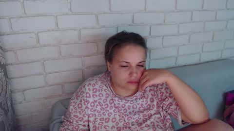 Crazyy Girl  online show from December 4, 2025, 6:16 pm