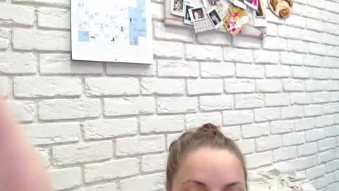 Crazyy Girl  online show from February 1, 2026, 7:51 am