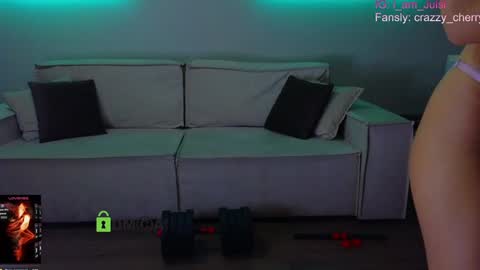 crazzy cherry online show from September 25, 2025, 1:37 pm