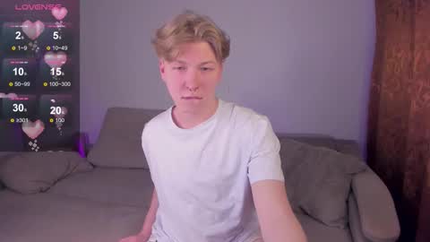 Snapshot of creamcherrystudio chatting on October 23, 2025, 1:38 am TheMikeSever online show from October 23, 2025, 1:38 am