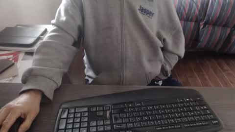 Creamormilk online show from September 13, 2025, 3:34 pm