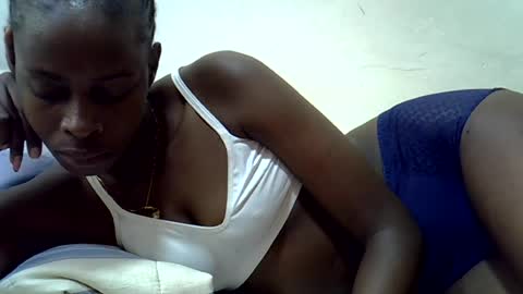 creamy_pussie online show from June 25, 2026, 12:42 pm