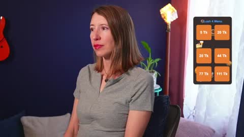 Snapshot of creme_dela_creme chatting on July 2, 2026, 2:33 am Quinn de la Creme online show from July 2, 2026, 2:33 am