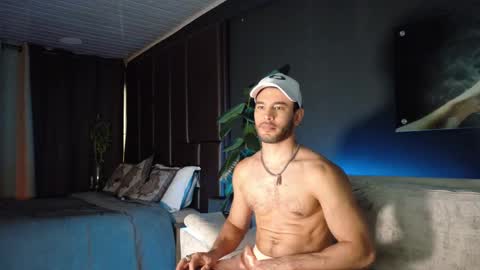 Snapshot of crhistian1_ chatting on October 21, 2025, 10:10 pm CRHISTIAN online show from October 21, 2025, 10:10 pm