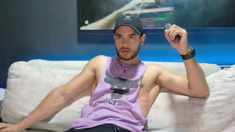 Snapshot of crhistian1_ chatting on October 23, 2025, 10:19 pm CRHISTIAN online show from October 23, 2025, 10:19 pm