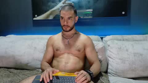 Snapshot of crhistian1_ chatting on October 31, 2025, 4:02 am CRHISTIAN online show from October 31, 2025, 4:02 am