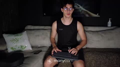 CRHISTIAN online show from April 16, 2026, 3:07 am