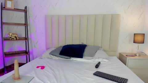Snapshot of criistal_blossom chatting on May 11, 2026, 4:04 pm Cristal online show from May 11, 2026, 4:04 pm